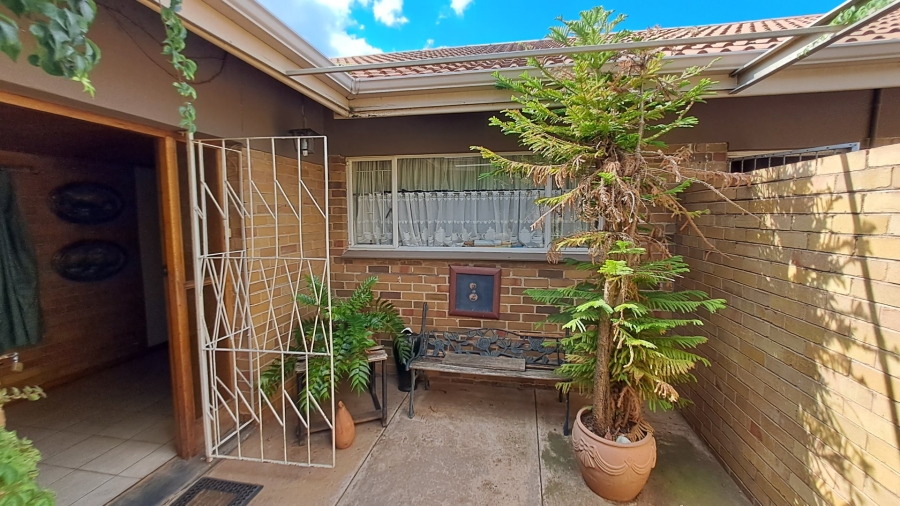 5 Bedroom Property for Sale in Fichardt Park Free State